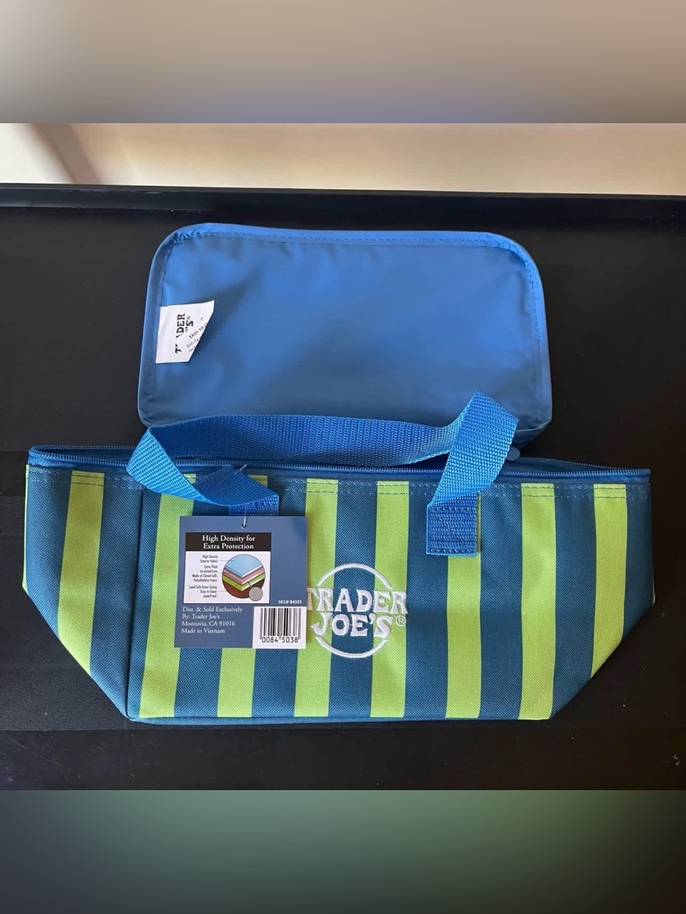 Trader Joe’s 2026! New Mini Insulated Bags Summer 6 Fun Colors - Picture 4 of 16